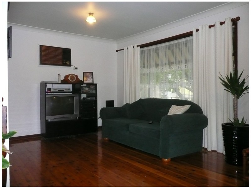 2 Wyera Close, Carey Bay NSW 2283