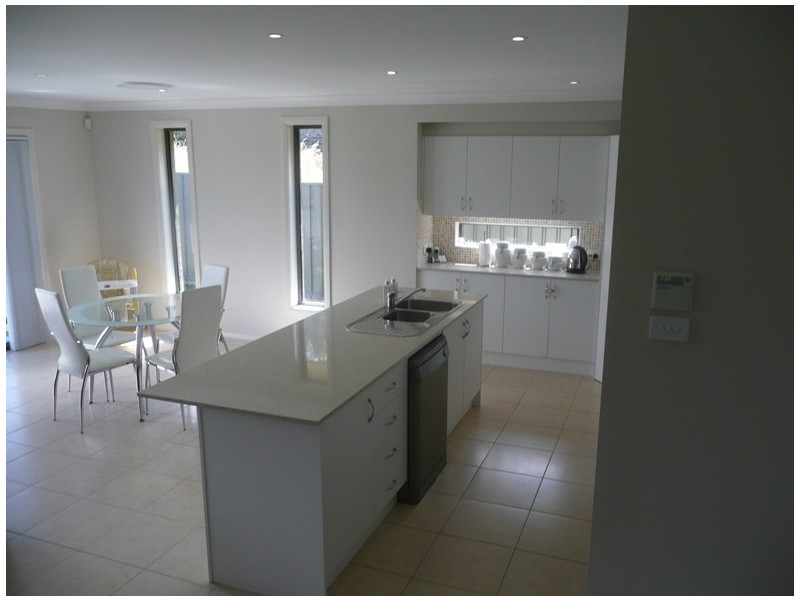 3 Greystone Close, Fennell Bay NSW 2283