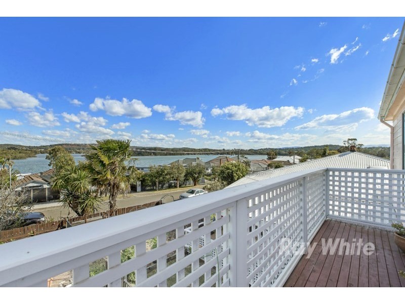 34 Lake Road, Fennell Bay NSW 2283