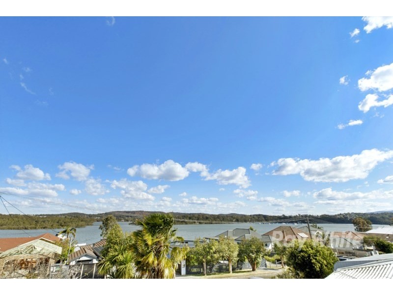 34 Lake Road, Fennell Bay NSW 2283