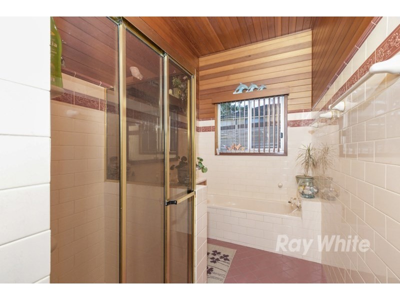 34 Lake Road, Fennell Bay NSW 2283