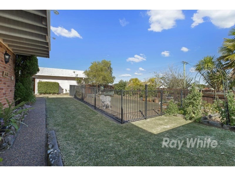 34 Lake Road, Fennell Bay NSW 2283