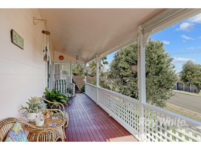 34 Lake Road, Fennell Bay NSW 2283