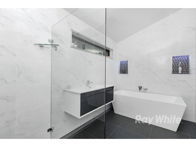 22 ShamROCK Close, Woodrising NSW 2284