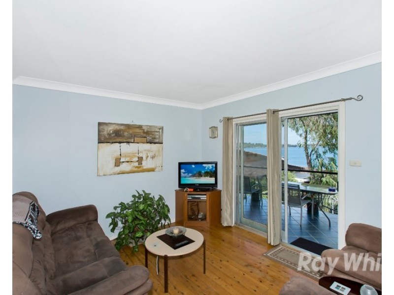 90 Sealand Road, Fishing Point NSW 2283