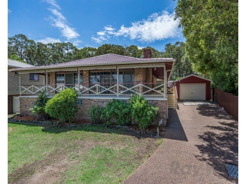 98 Bay Road, Bolton Point NSW 2283