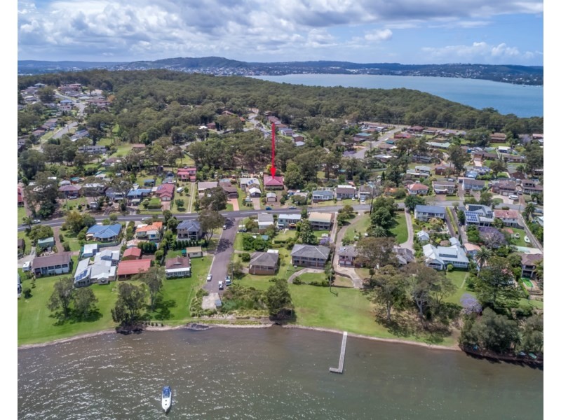 98 Bay Road, Bolton Point NSW 2283