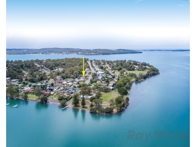 57 Middle Point Road, Bolton Point NSW 2283