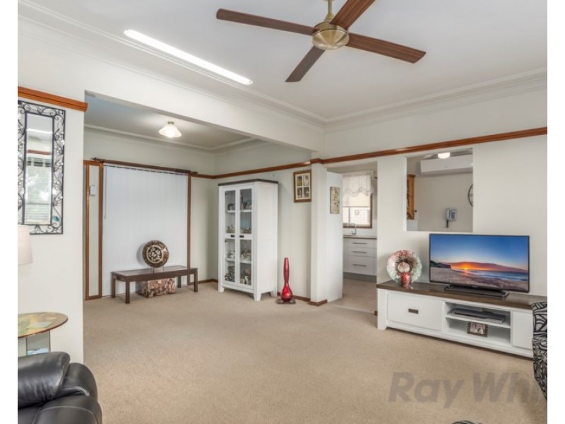 57 Middle Point Road, Bolton Point NSW 2283