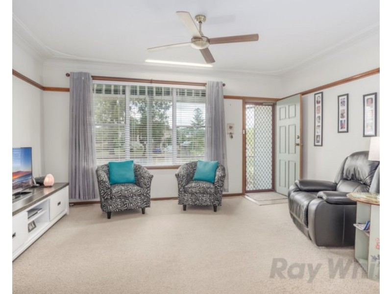 57 Middle Point Road, Bolton Point NSW 2283
