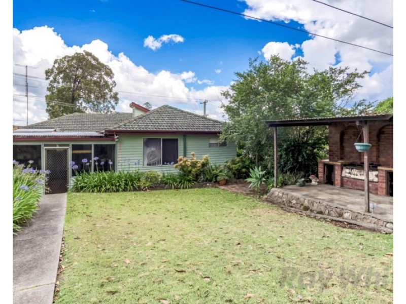57 Middle Point Road, Bolton Point NSW 2283