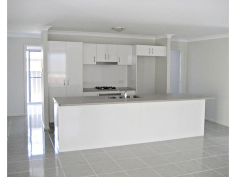 7 Clarkstone Avenue, Cameron Park NSW 2285