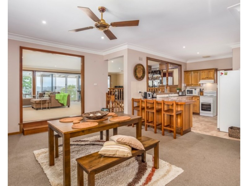 34 Middlepoint Road, Bolton Point NSW 2283