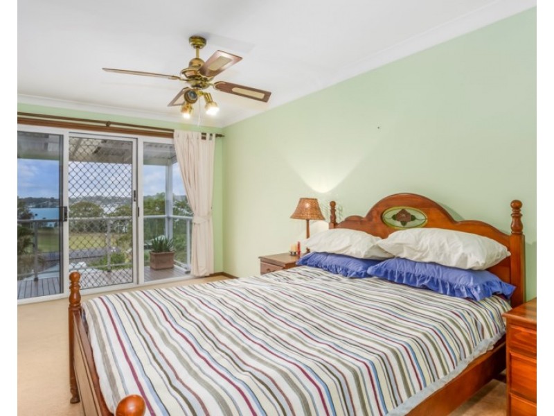 34 Middlepoint Road, Bolton Point NSW 2283