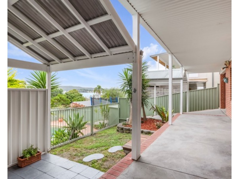 34 Middlepoint Road, Bolton Point NSW 2283