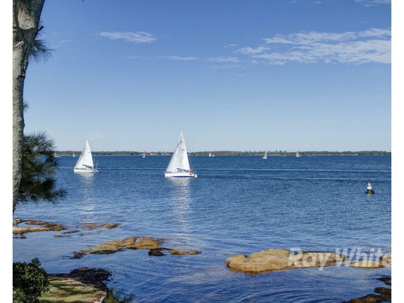 24 Grant Road, Coal Point NSW 2283