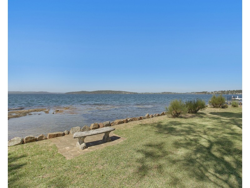 24 Grant Road, Coal Point NSW 2283