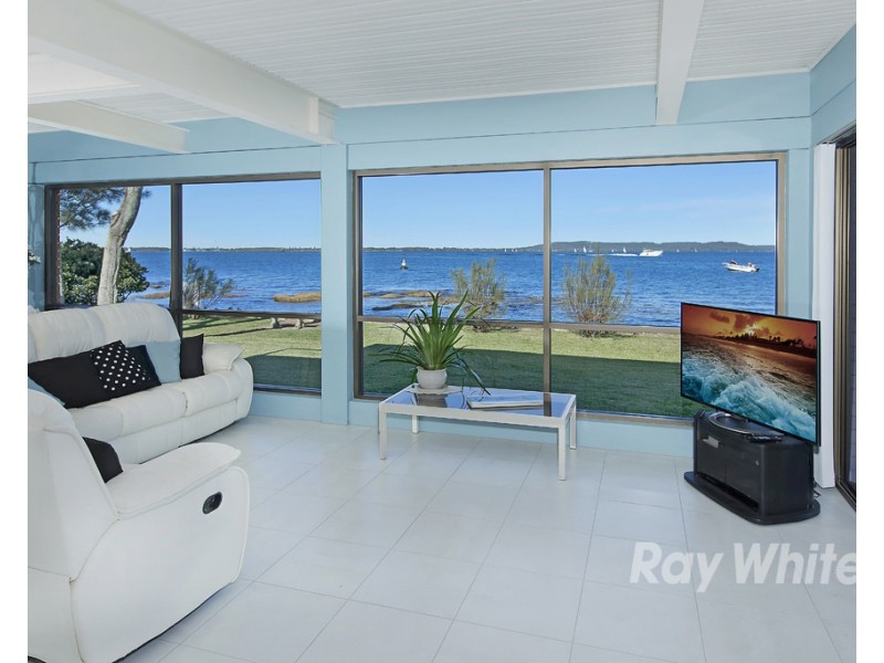 24 Grant Road, Coal Point NSW 2283