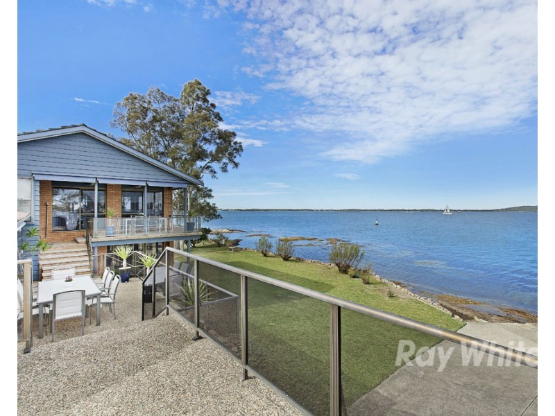 24 Grant Road, Coal Point NSW 2283