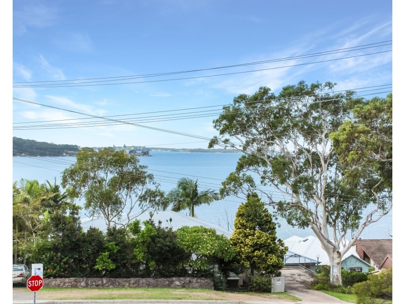38 Fishing Point Road, Fishing Point NSW 2283