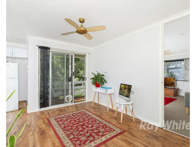 13 Middle Point Road, Bolton Point NSW 2283