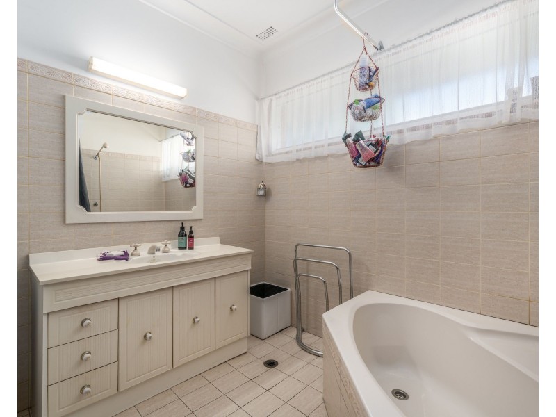 30a Ambrose Street, Carey Bay NSW 2283
