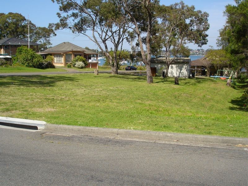 3 Lake Street, Bolton Point NSW 2283