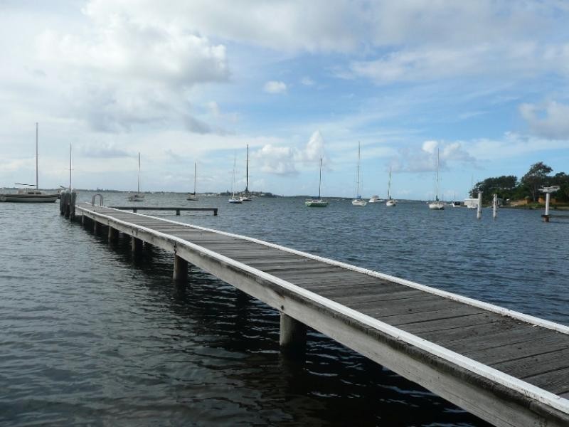 1 Beale Street, Coal Point NSW 2283