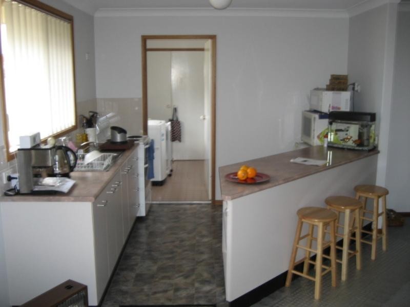 8A Whitehaven Drive, Lakelands NSW 2282