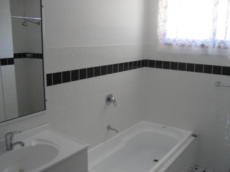 17 Southern Cross Drive, Woodrising NSW 2284