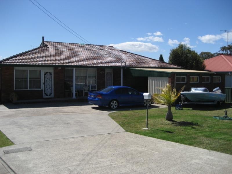 11 First Street, Booragul NSW 2284