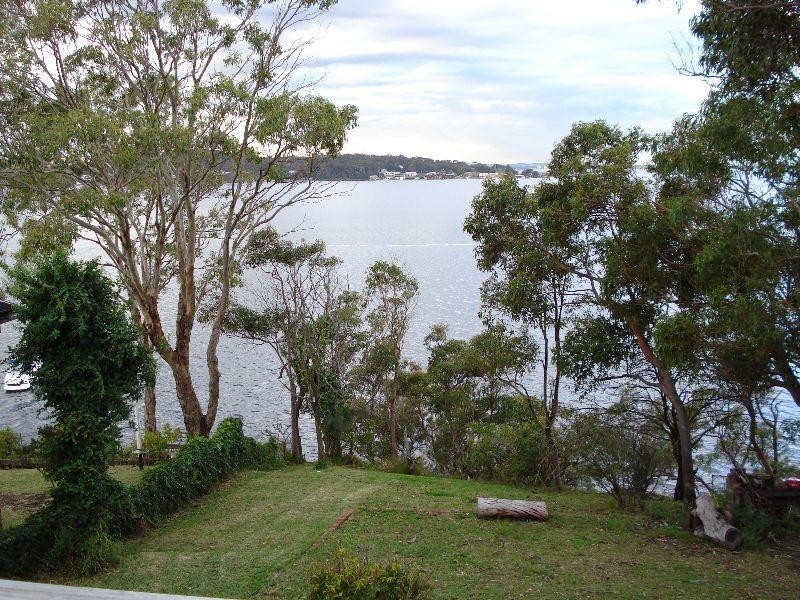 221 Fishing Point Road, Fishing Point NSW 2283