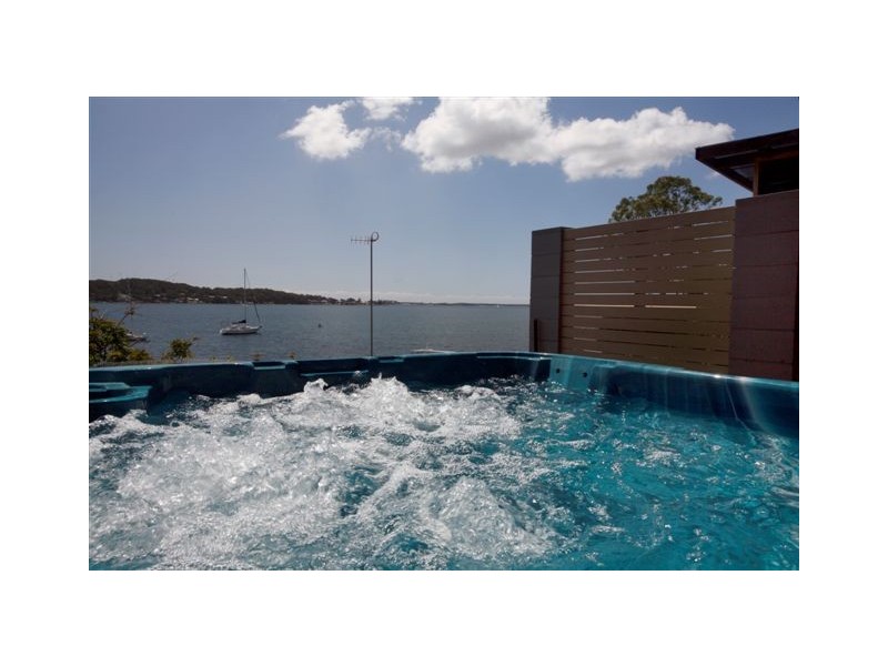 59 Fishing Point Road, Fishing Point NSW 2283