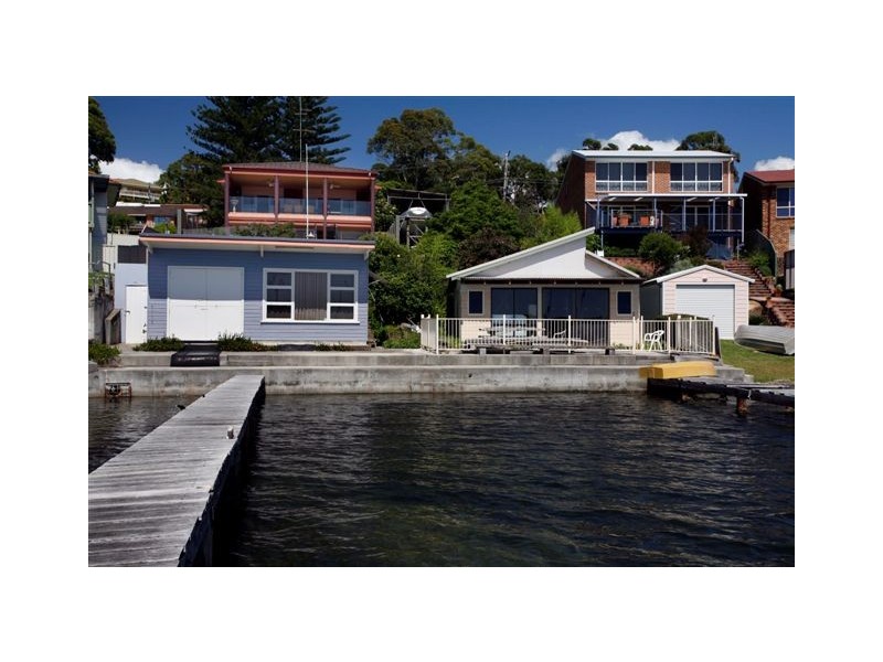 59 Fishing Point Road, Fishing Point NSW 2283