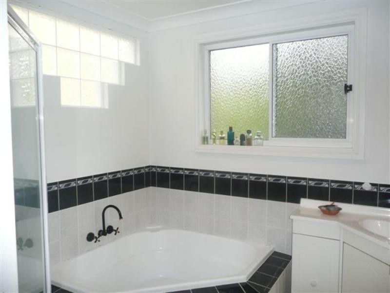 45 The Ridgeway, Bolton Point NSW 2283