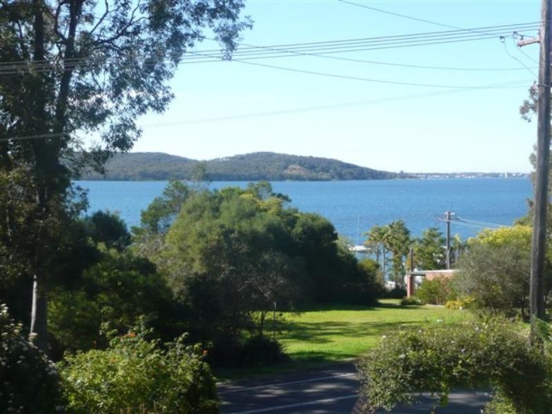 8 Amelia Street, Carey Bay NSW 2283