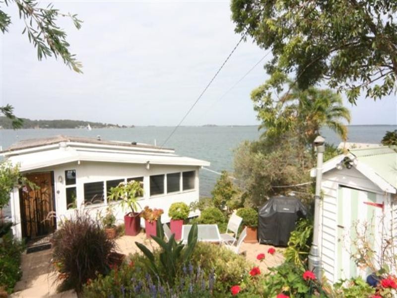 207 Fishing Point Road, Fishing Point NSW 2283