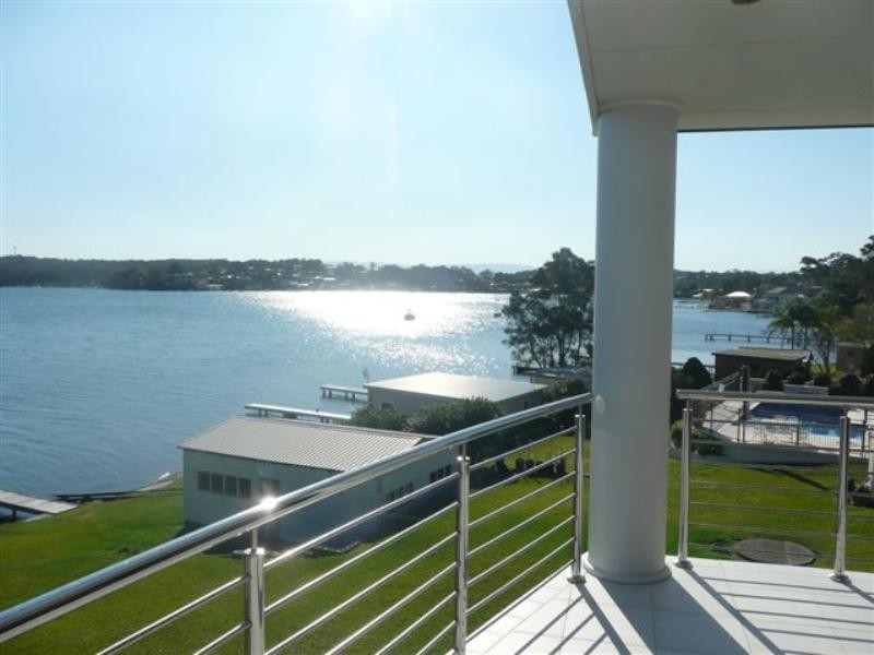 52 Sealand Road, Fishing Point NSW 2283