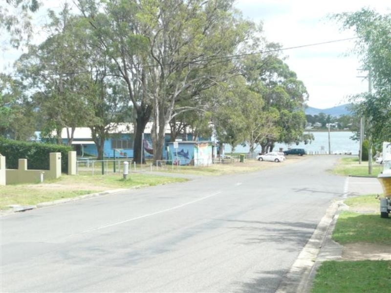 65 Middlepoint Road, Bolton Point NSW 2283