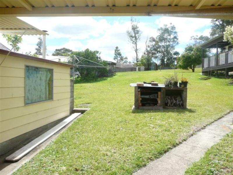 65 Middlepoint Road, Bolton Point NSW 2283