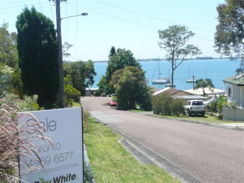 5 Rofe Street, Coal Point NSW 2283