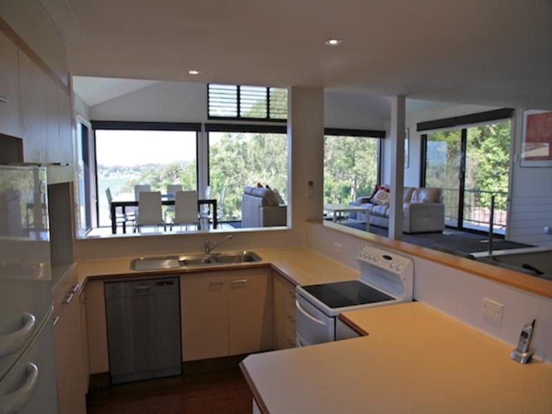 13 Bolton Point Road, Bolton Point NSW 2283