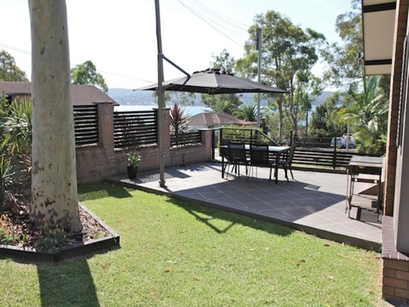 13 Bolton Point Road, Bolton Point NSW 2283