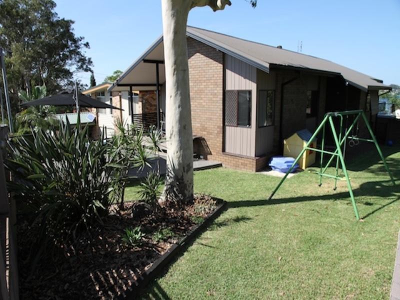 13 Bolton Point Road, Bolton Point NSW 2283