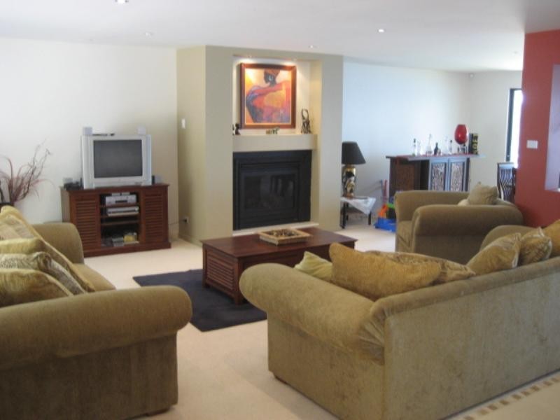 12 Macquarie Street, Bolton Point NSW 2283