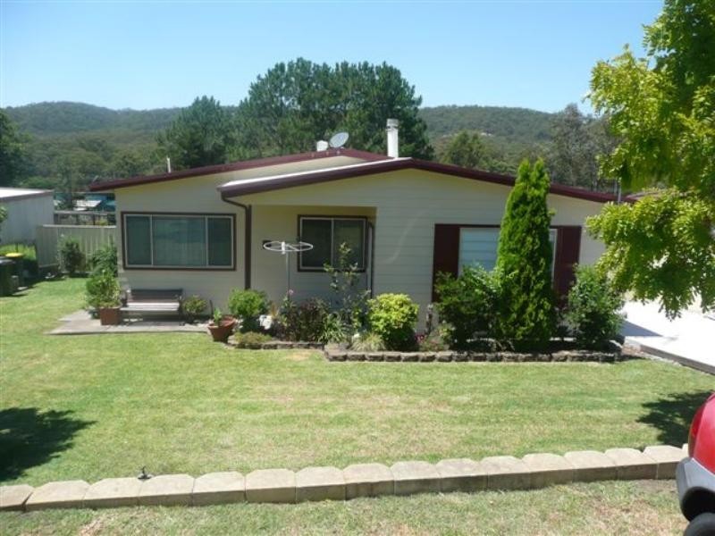 8 Gosford Street, Awaba NSW 2283