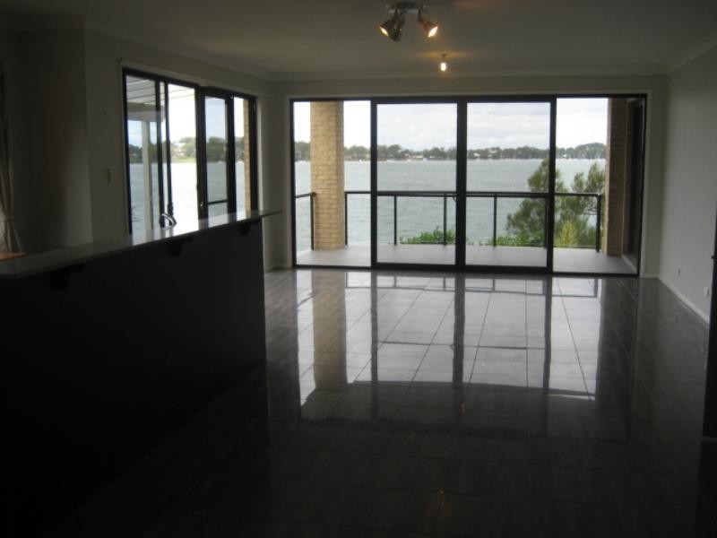 36 Sealand Road, Fishing Point NSW 2283