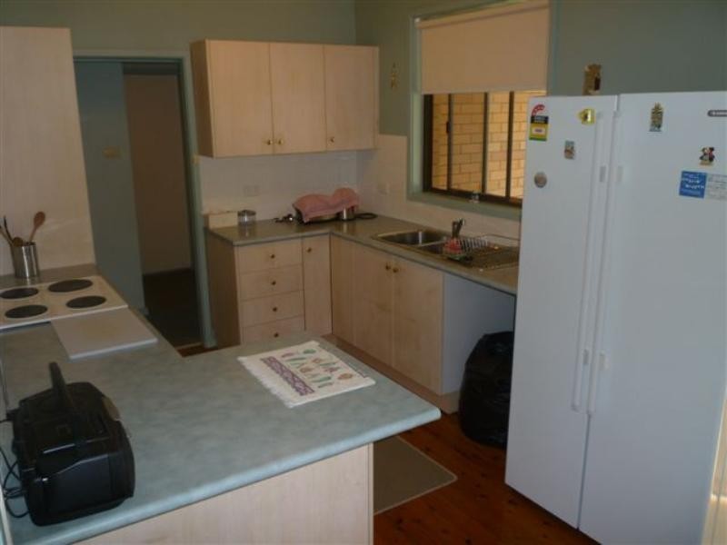 7 Roy Avenue, Bolton Point NSW 2283