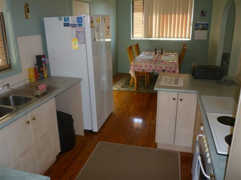 7 Roy Avenue, Bolton Point NSW 2283