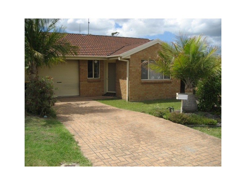 8A Whitehaven Drive, Lakelands NSW 2282